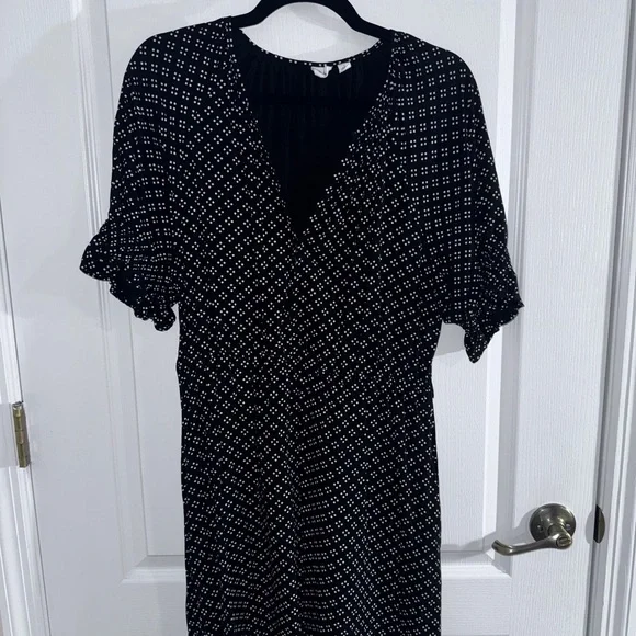 GAP Black and White V-Neck Puff Sleeve Mini Dress - Picture 1 of 3